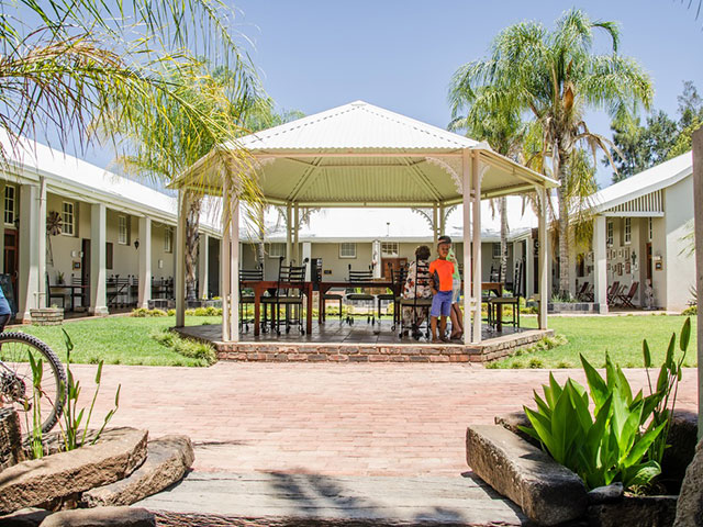 Guest House Accommodation in Keimoes - Ou Skool Guest House