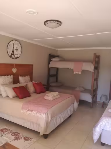 Self-Catering Guest House in Keimoes - Elim Guest House & Venue